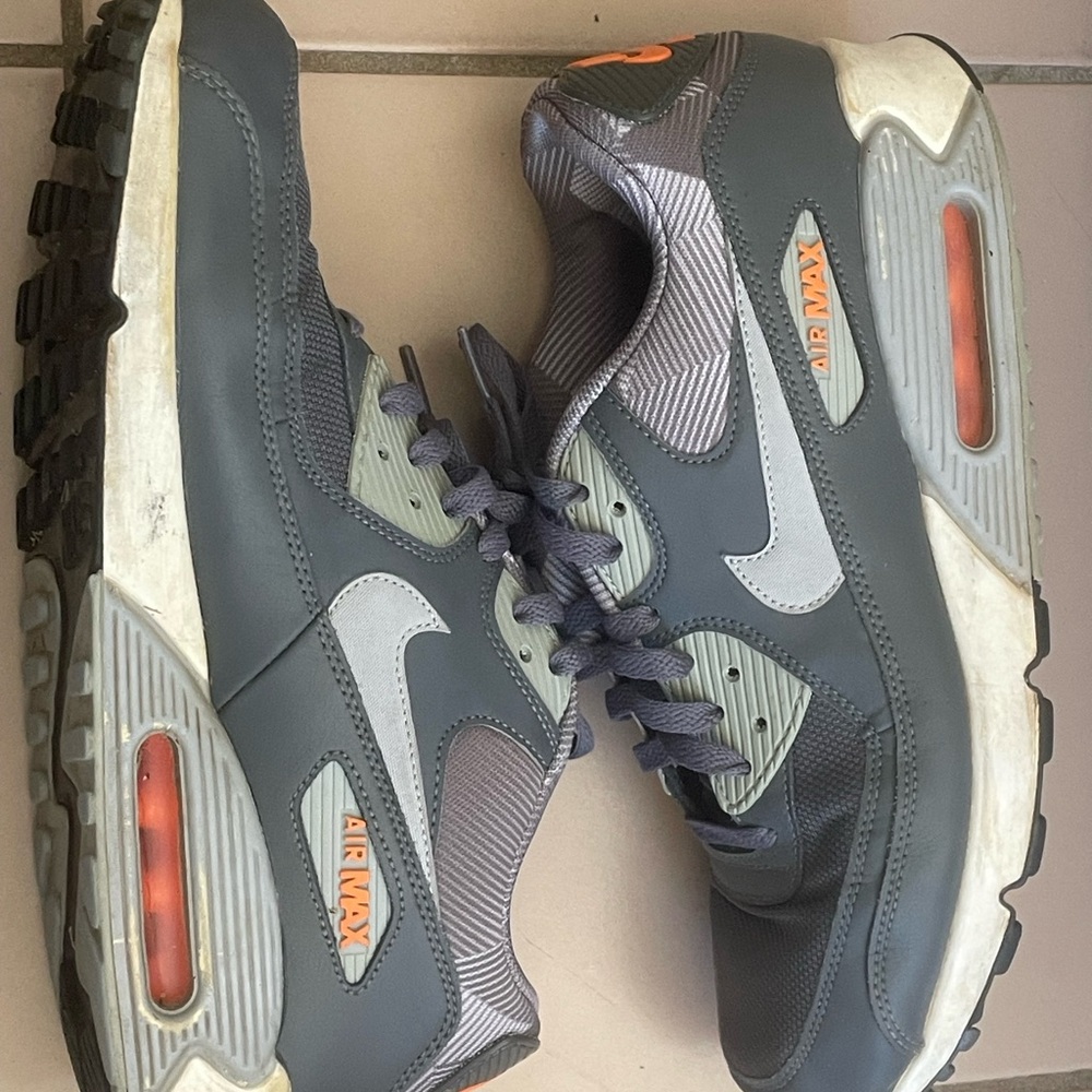Nike Men's Gray Sneakers